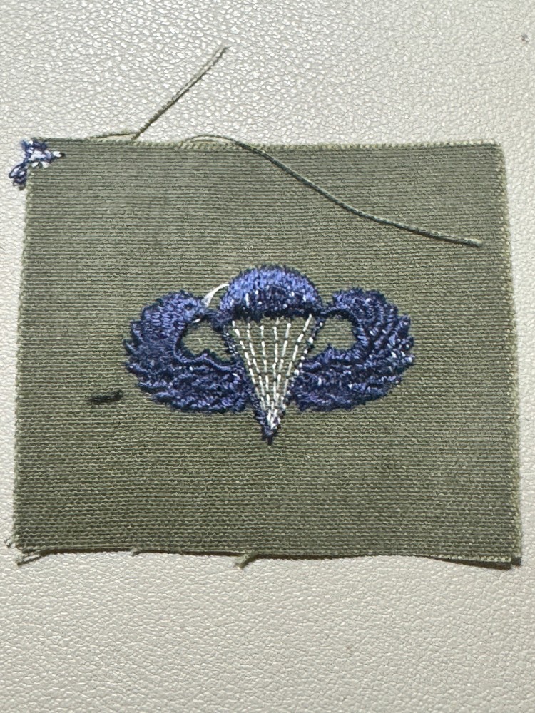 🇺🇸 USAF Basic Paratrooper Wings Patch – OD Green Cut-Edge