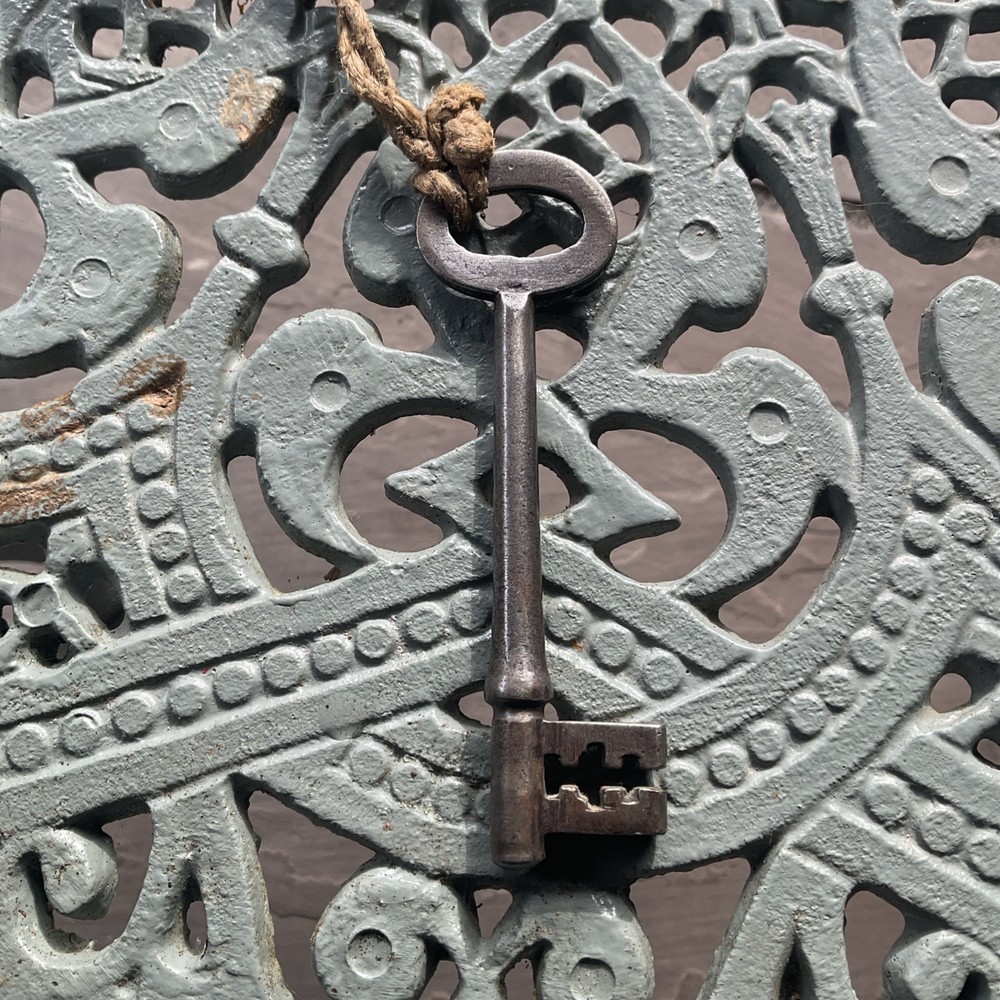 ANTIQUE KEYS X2