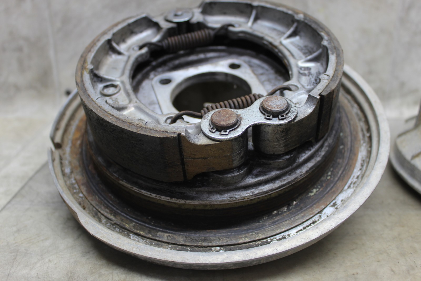 93-04 Kawasaki Bayou 300 4x4 93-99 400 Oem Rear Back Brake Drum Assembly