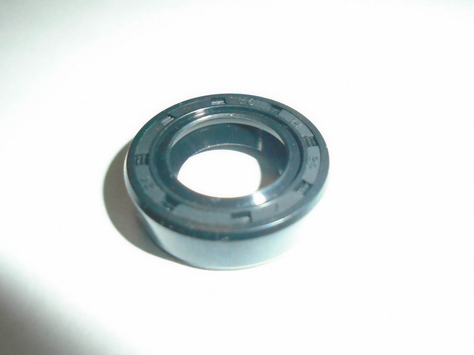 NEW TC 14X24X7 DOUBLE LIPS METRIC OIL / DUST SEAL 14mm X 24mm X 7mm WITH SPRING