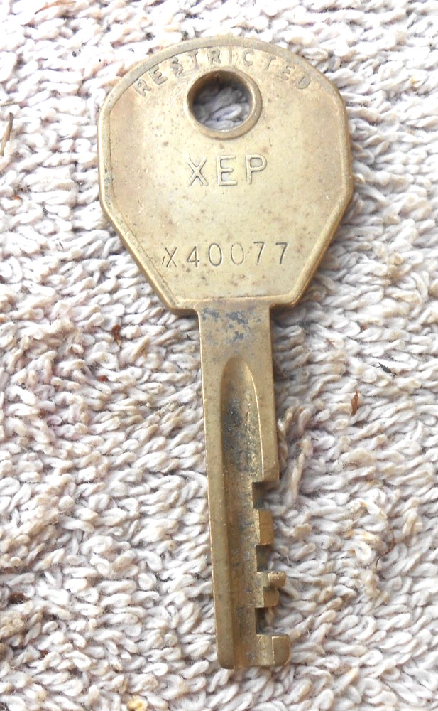 (1) ESD Laundry Coin Box Key X40077