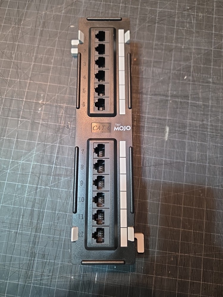 Tec Mojo PANEL VERT CAT 6 12-PORT Patch Panel