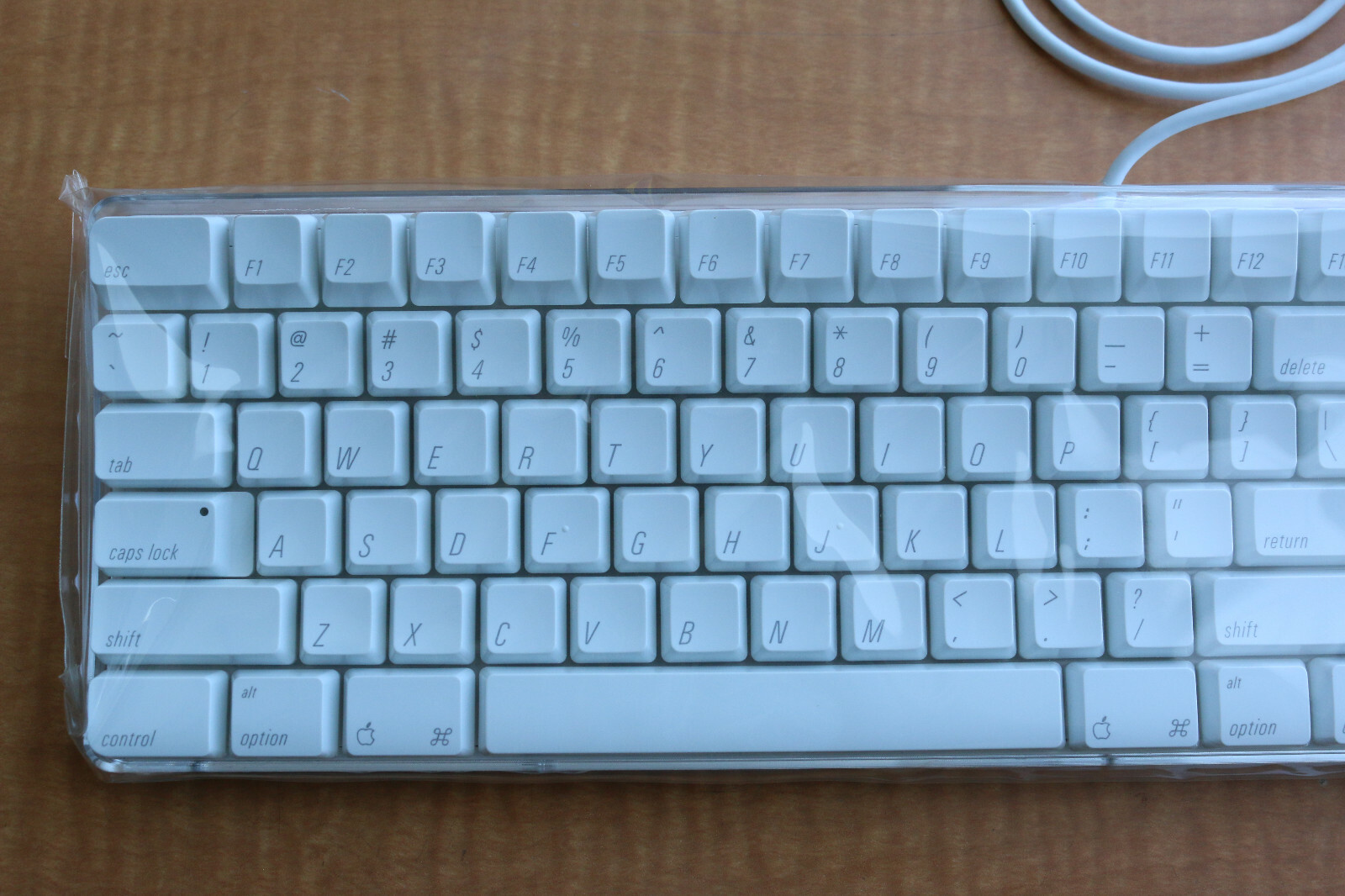 Brand New Genuine Apple A1048 English wired full size USB keyboard 658-0306 (2SB