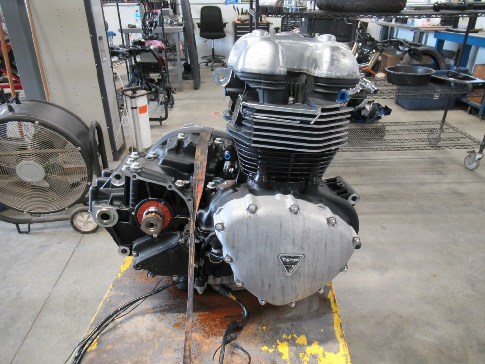 EB986 2007 07 TRIUMPH THRUXTON 900 ENGINE