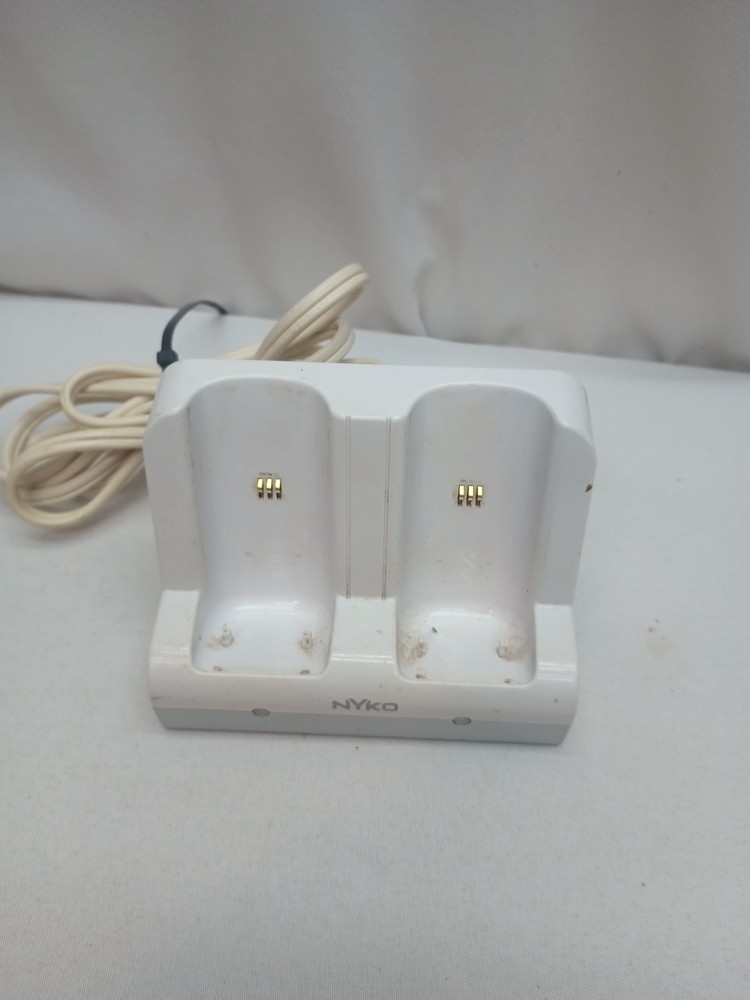 Nyko Nintendo Wii Controller Charging Station