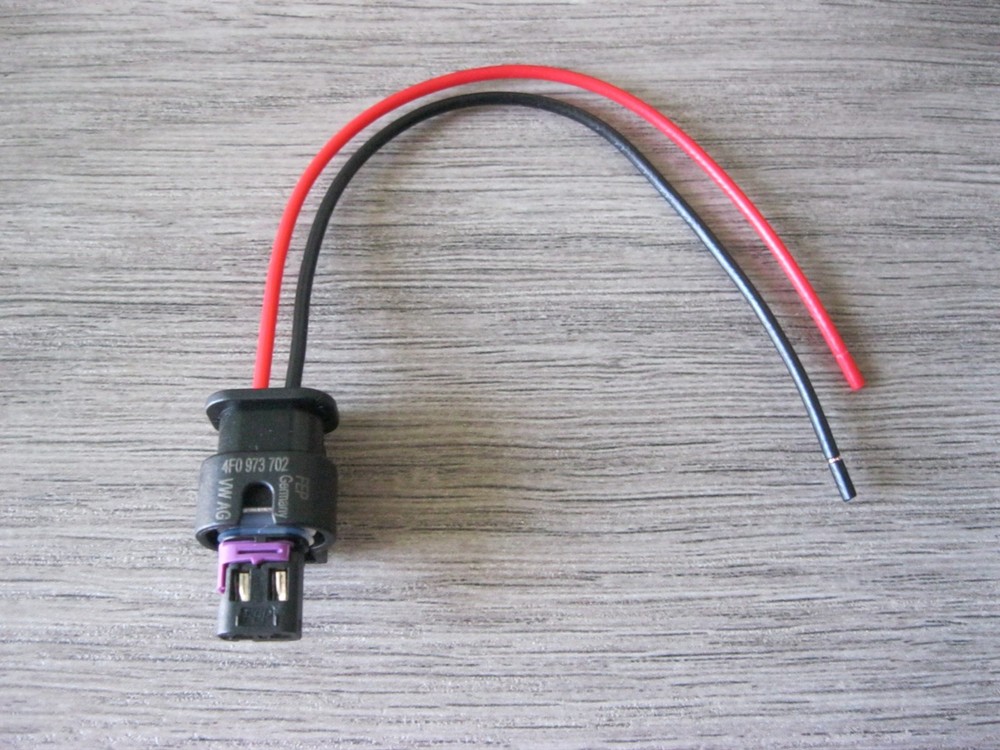 AUDI Battery Monitoring Module / Cable Connector Pigtail Plug Socket 4F0973702