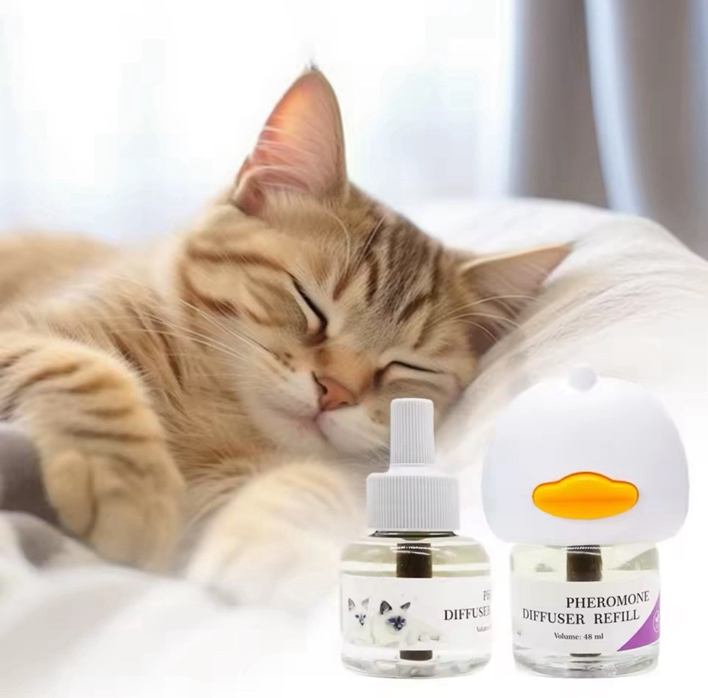 Lot Of Cat Calming Pheromone Diffuser Kit Plug-In (1 Diffuser, 2 Refills)