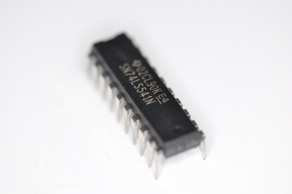 (5 pcs) Texas Instruments SN74LS541N – Octal Buffer/Line Driver – Tri‑State – DI