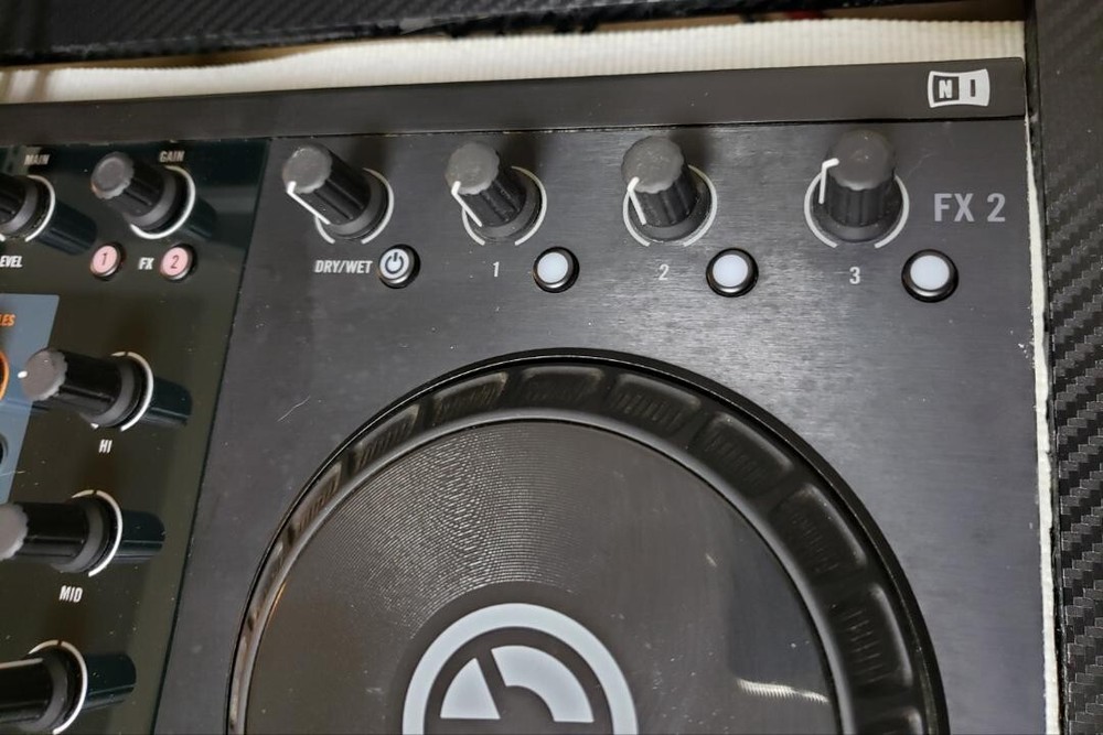 Native Instruments TRAKTOR KONTROL S2 MK1 DJ Controller 2ch