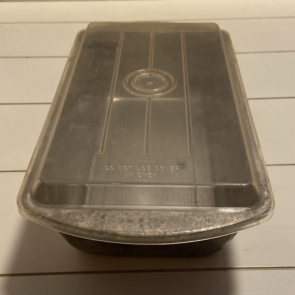 Vintage Rectangle Pan with Plastic Break Resistant Lid