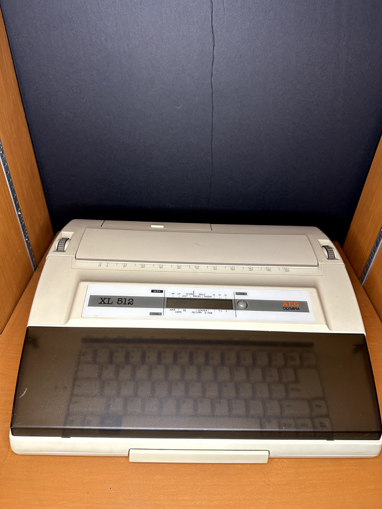 Typewriter Olympia AEG Model XL512 - READ DESCRIPTION