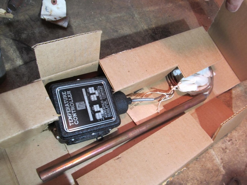 Honeywell T415A306XA3 Remote Bulb Temperature Controller