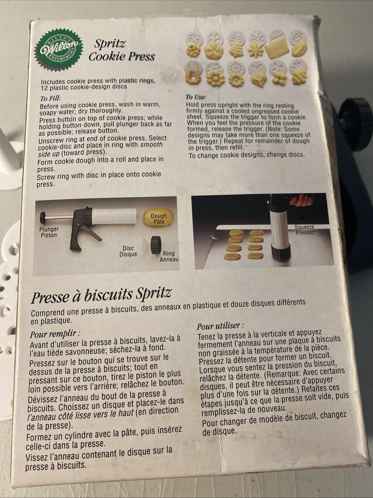 Wilton Spritz Cookie Press 12 Cookie Design Discs Easy Squeeze