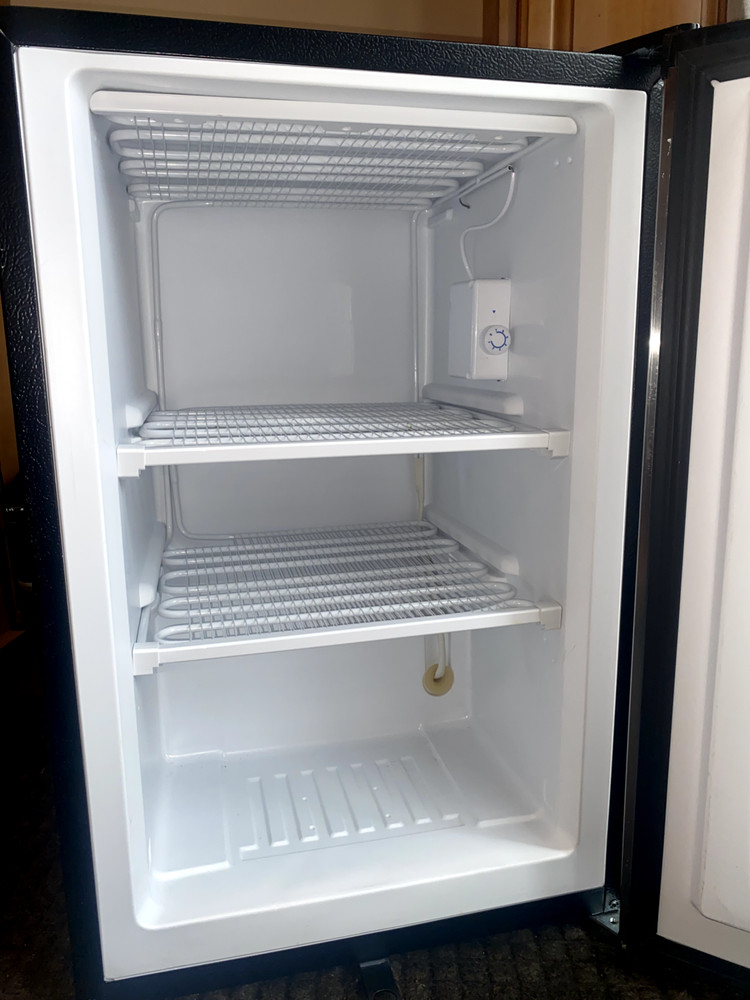 hOmeLabs Compact 3.0 Cu Ft Freestanding Locking Mini Freezer