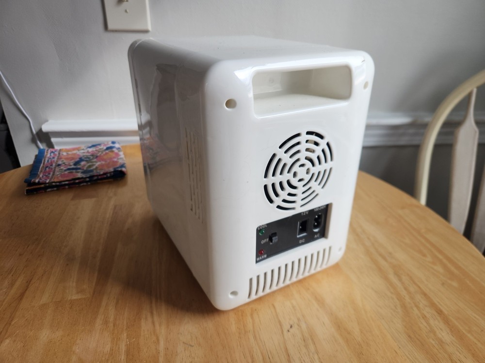 Cutieworld Compact Mini Fridge/warmer