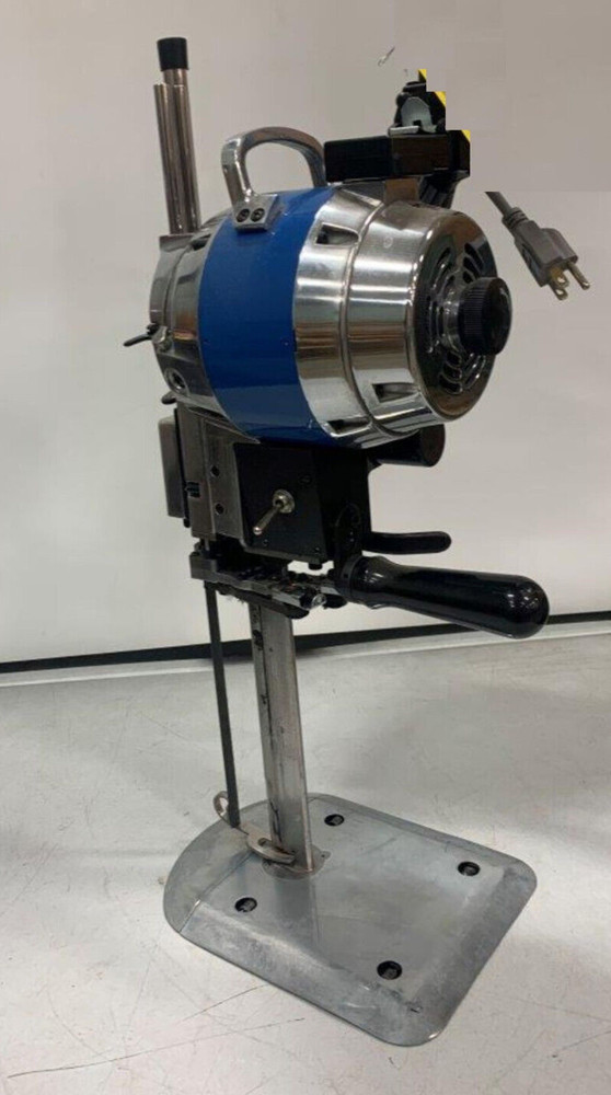 AUTO SHARPENING CLOTH CUTTING MACHINE