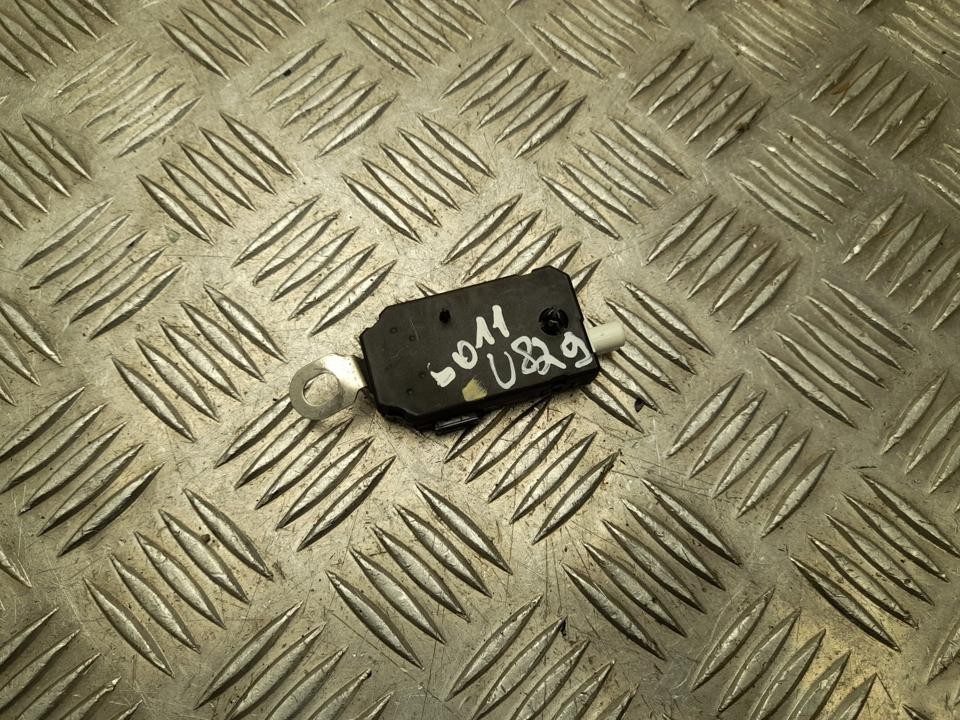 Antenna Amplifier Tesla Model 3 2022 107973500A