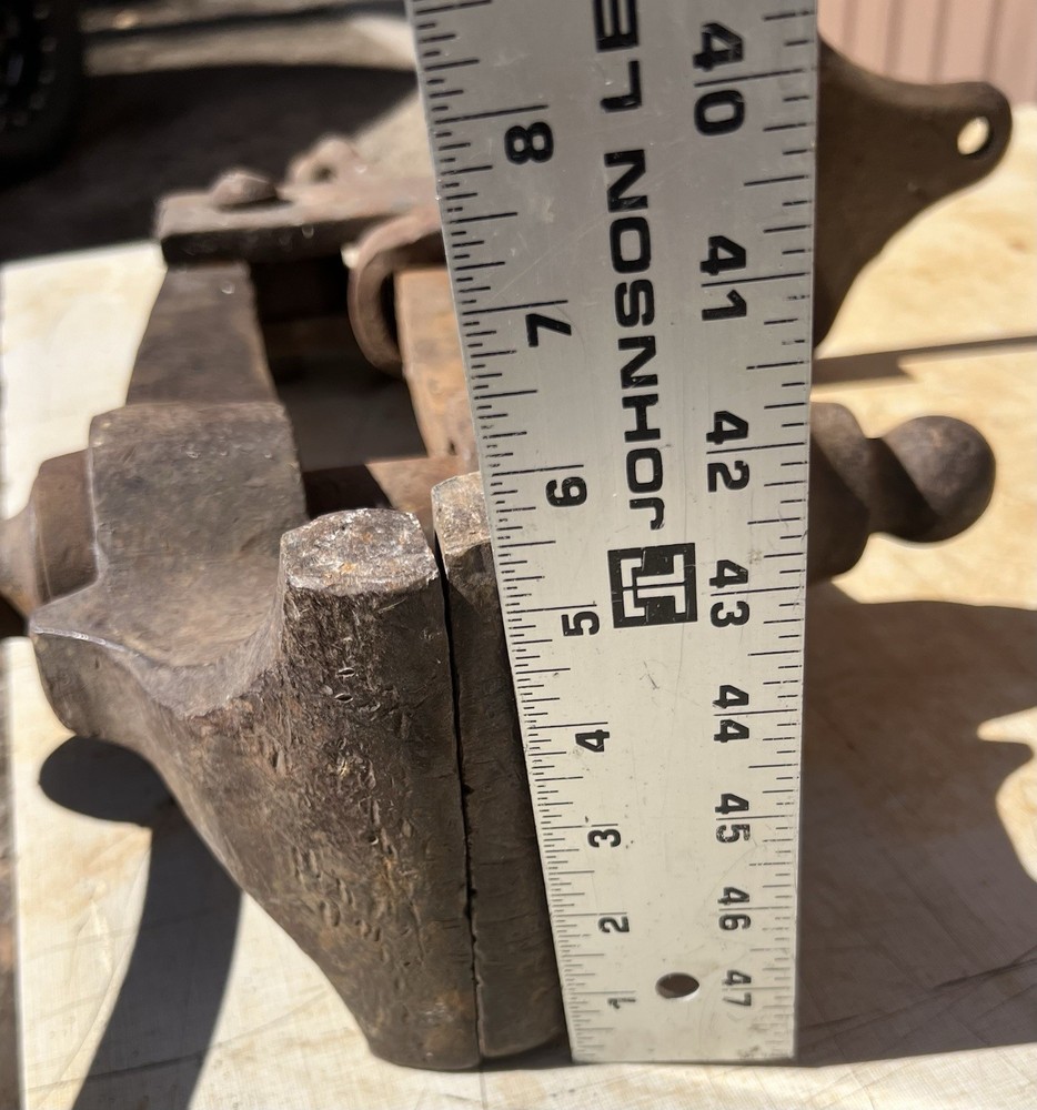 5 1/4 Blacksmith Vice Antique 57 Lbs Post Leg