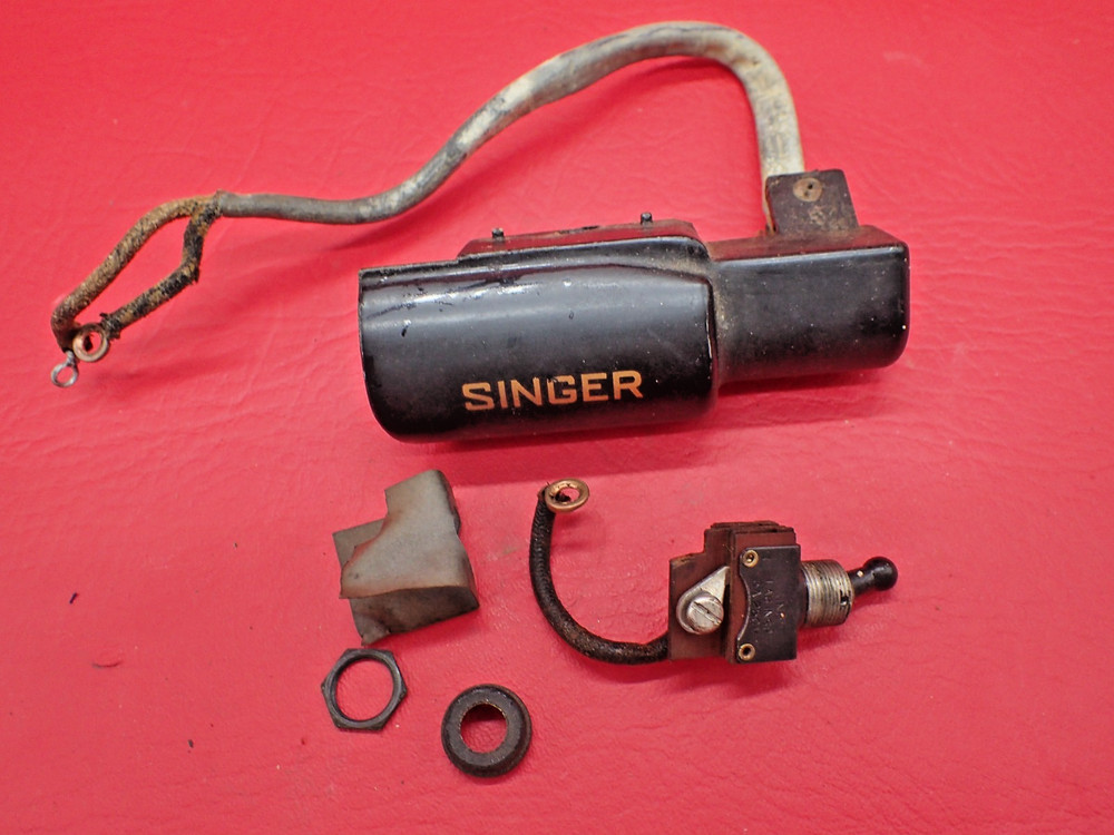 Vintage 1940 SINGER 221 Featherweight Sewing Machine Work Light w/ Switch