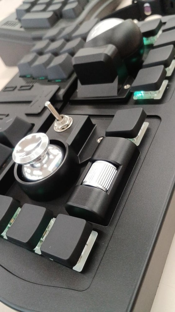 Transformable Keyboard Model GRABSHELL DOTBRAVO