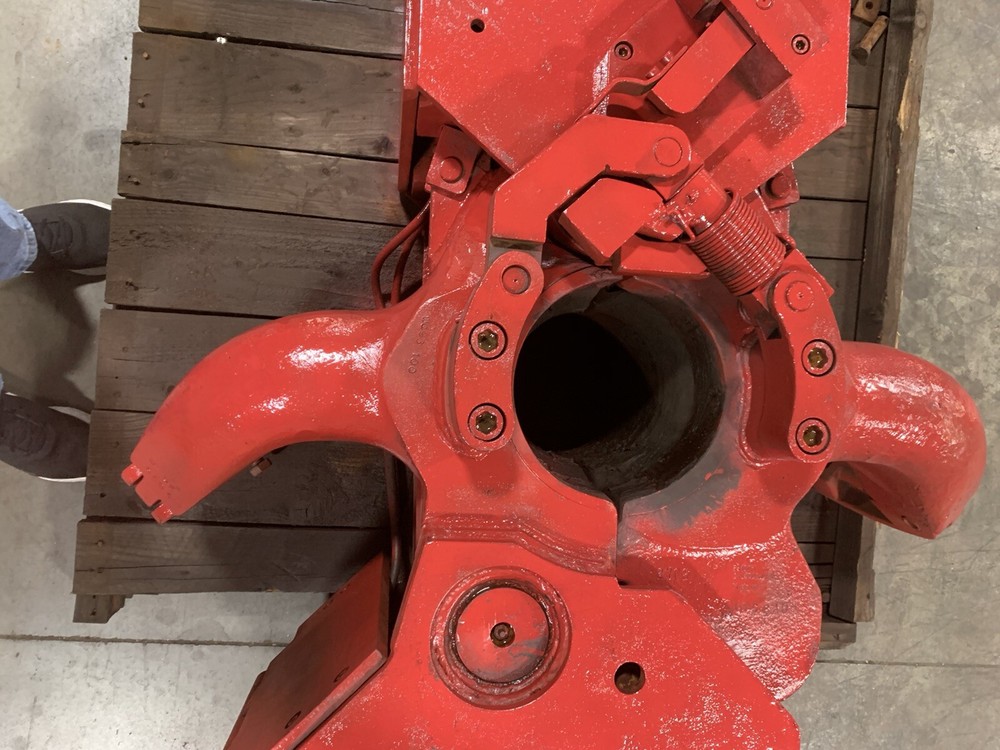 Blohm Voss 500 ton Pneumatic Drill Pipe Elevator