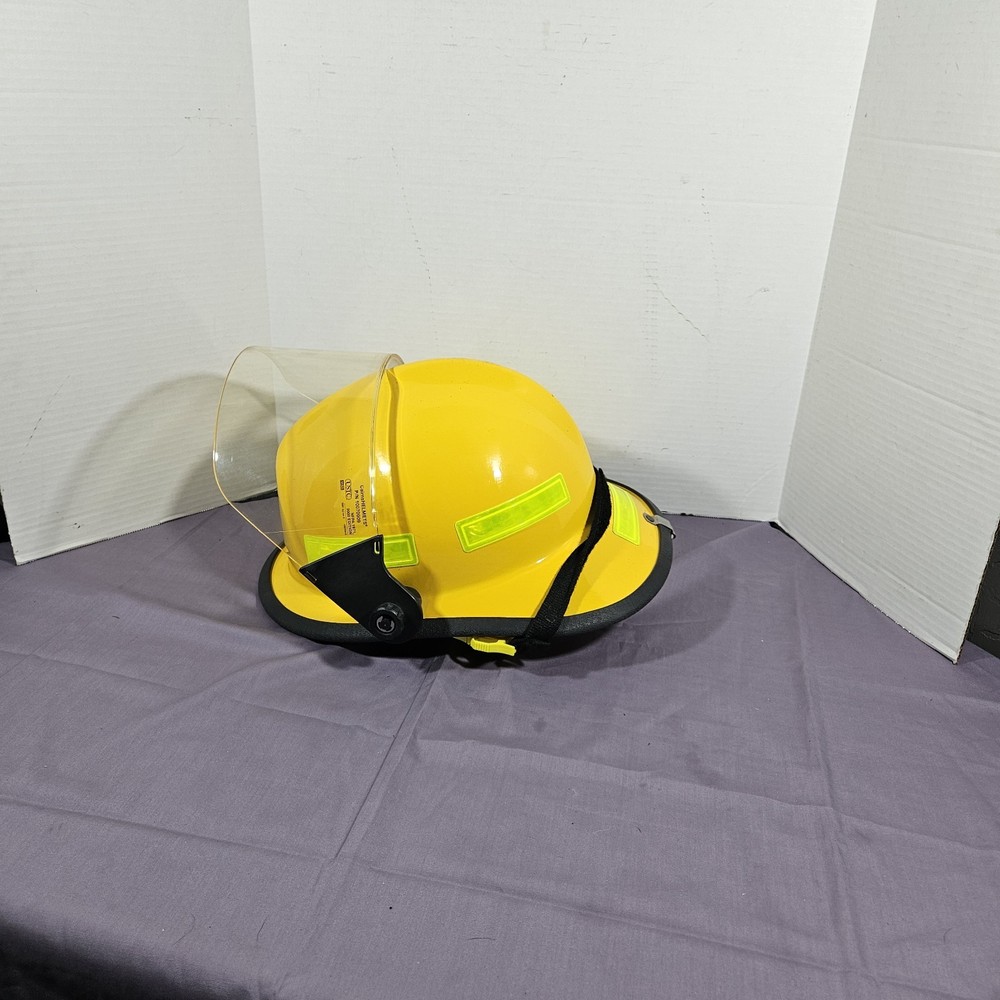 Cairns MSA 660C Metro Fire Helmet Size Medium 4" w/ Tuffshield Faceshield