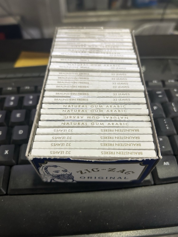 ZIG-ZAG Original White Papers (24 Booklets Retailers Box)