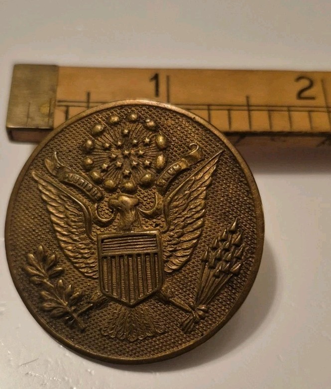 WW1 US Army Enlisted Man Visor Hat Badge