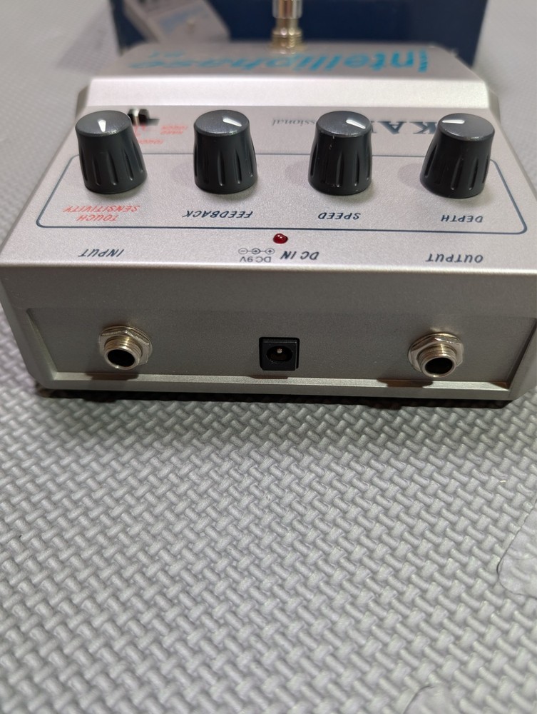 AKAI Intelliphase P1 Analog Phaser - Vintage Dynamic Touch Phasing Effect