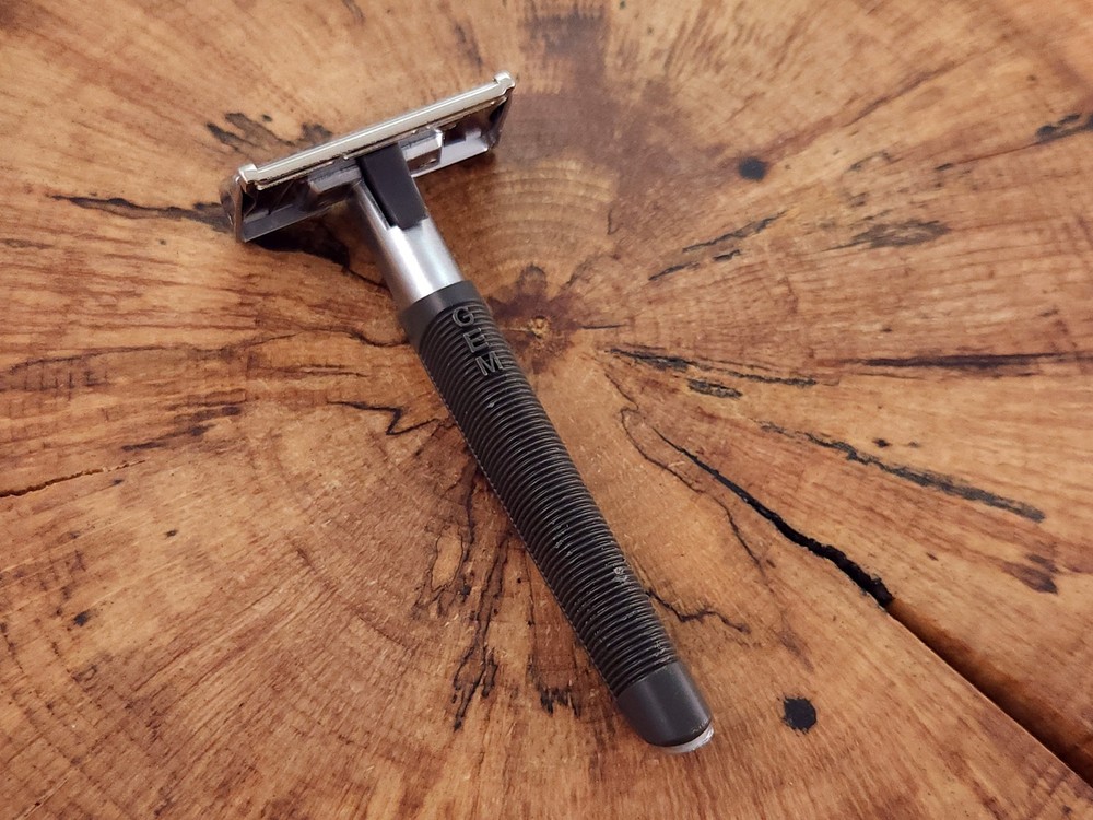 GEM Contour Pushbutton Vintage Single Edge Safety Razor