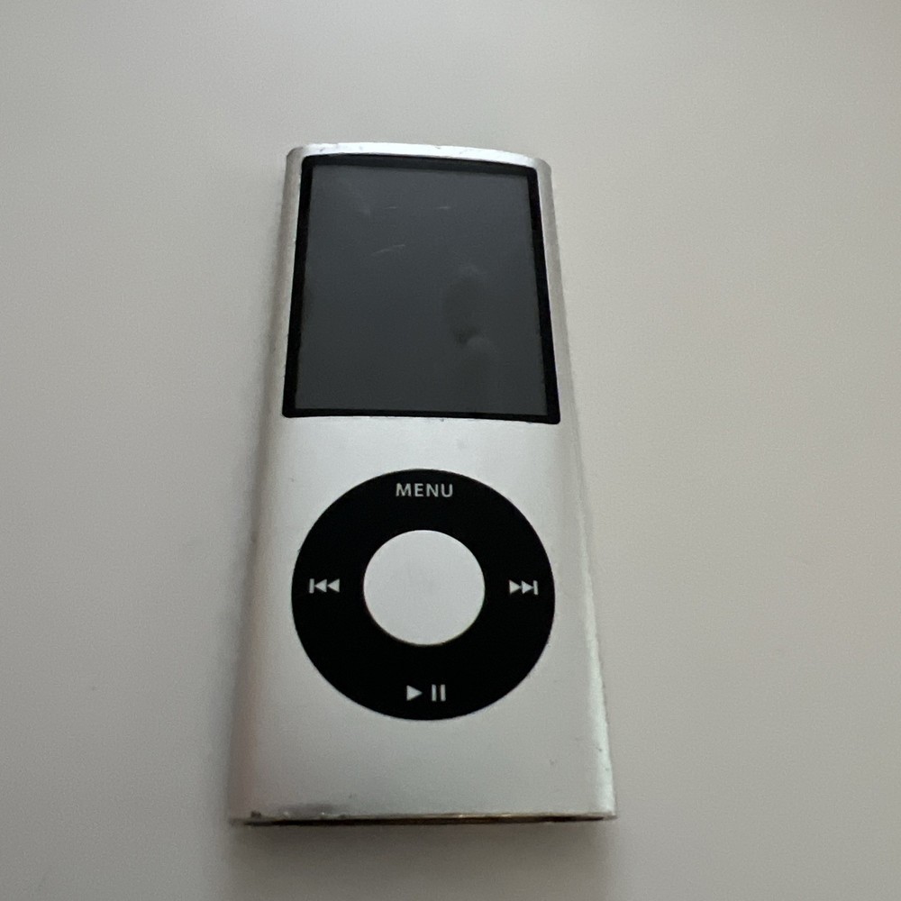 iPod 4th Generation 16 Gb Silver NEW BATTERY M4