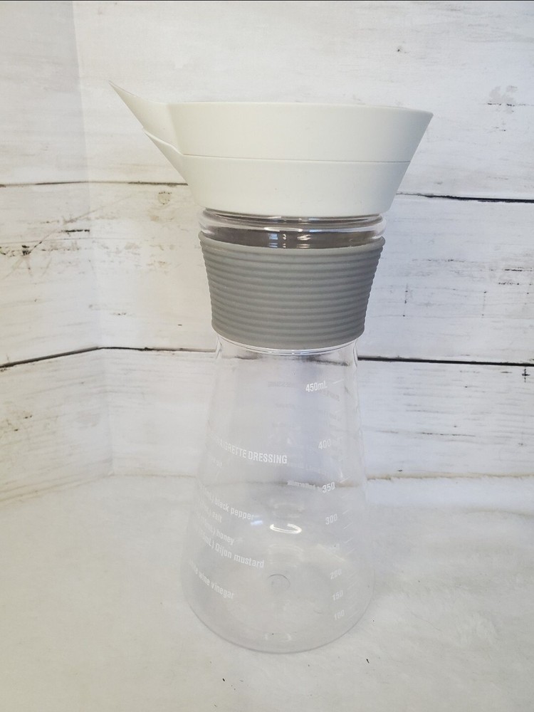 Pampered Chef Dressing Pourable Measuring Cup.