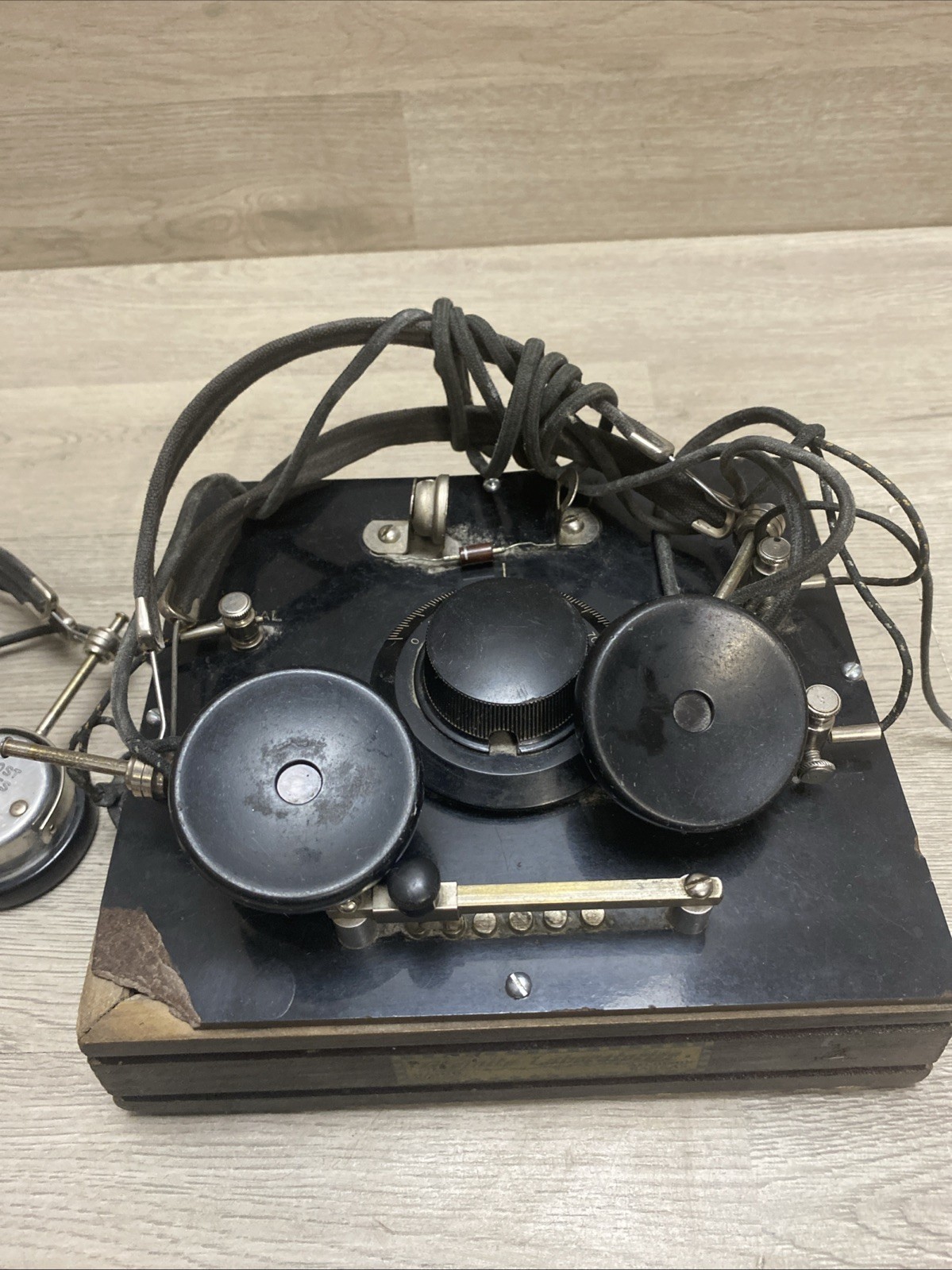 1920'S STEINITE LABORATORIES CRYSTAL COMMUNICATION SET W: 2 HEADSETS