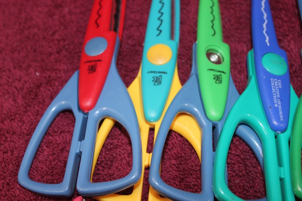 14 Provo Craft Decorative Scissors