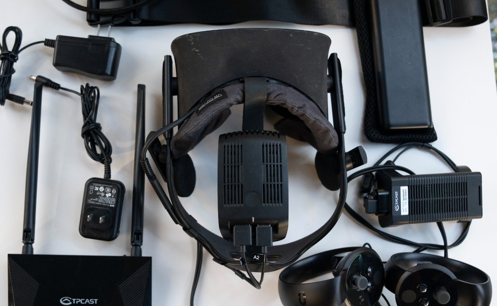 Oculus Rift CV1 VR Oculus Touch Headset + TPCast Wireless Adapter + 3 Sensors