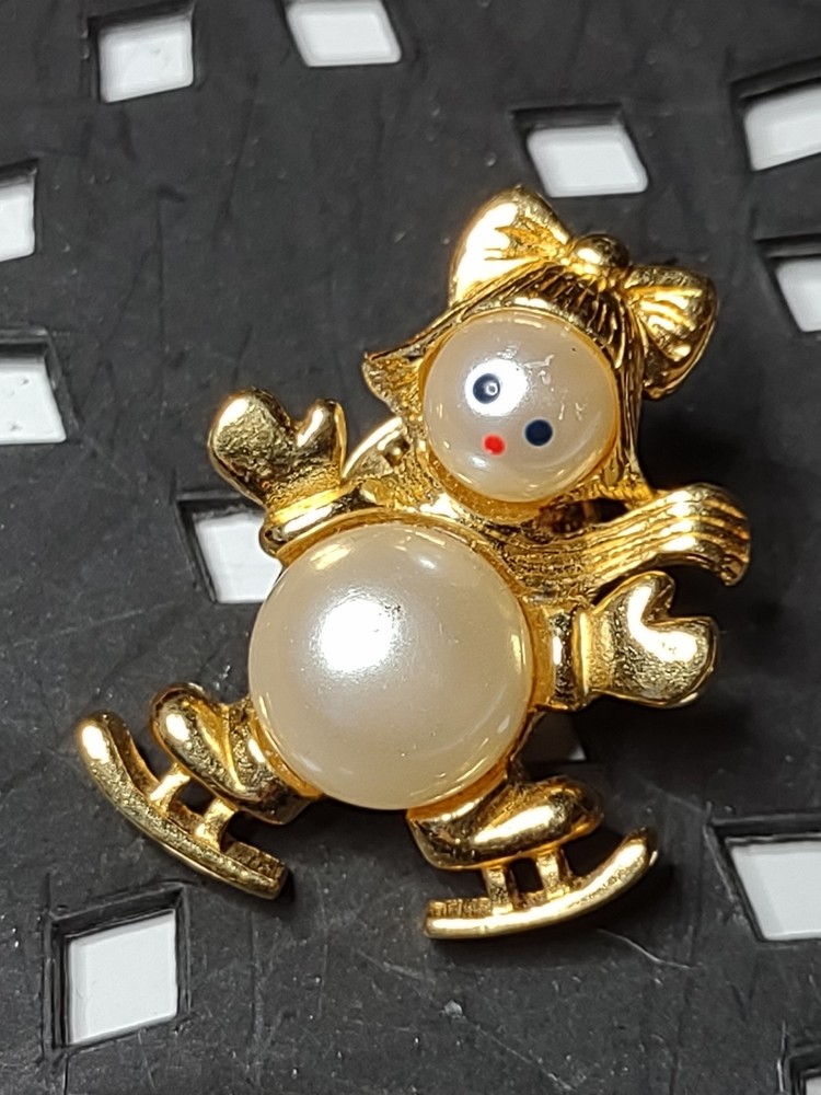Very Cute Ice Skating Christmas Pin