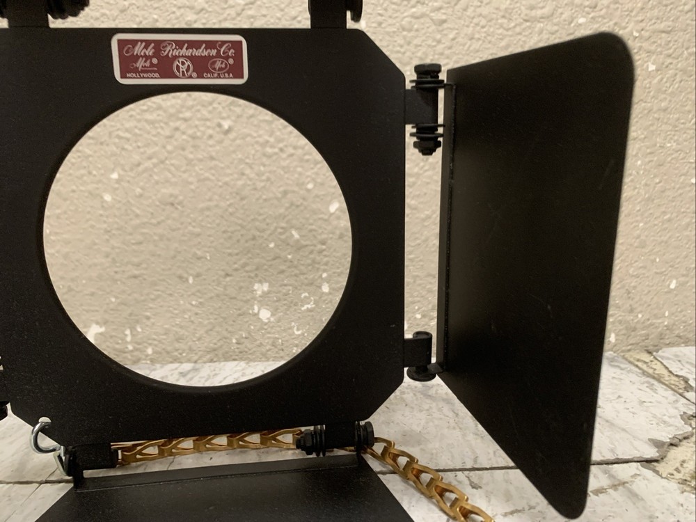 Mole Richardson Barn Doors Light Shield, Mini. With A Chain And Hook