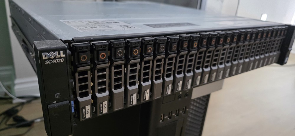 Dell Compellent SC4020 24x600GB Storage Array 2x 10G-ISCSI-2 Controller 2x PSU