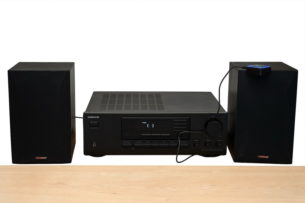 Stereo Amplifier with 2 Tosnak Speakers &Bluetooth Receiver Excellent Condition