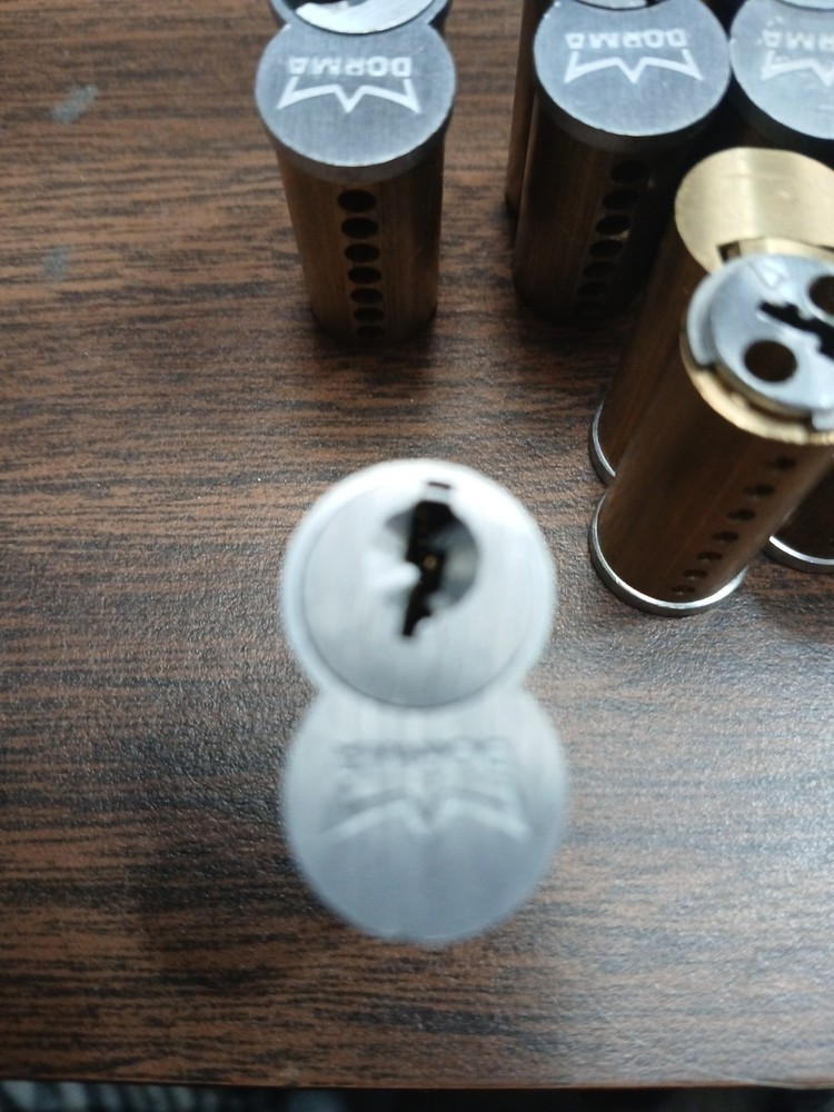 38 Dorma RESTRICTED 7pin cores, 40 blanks