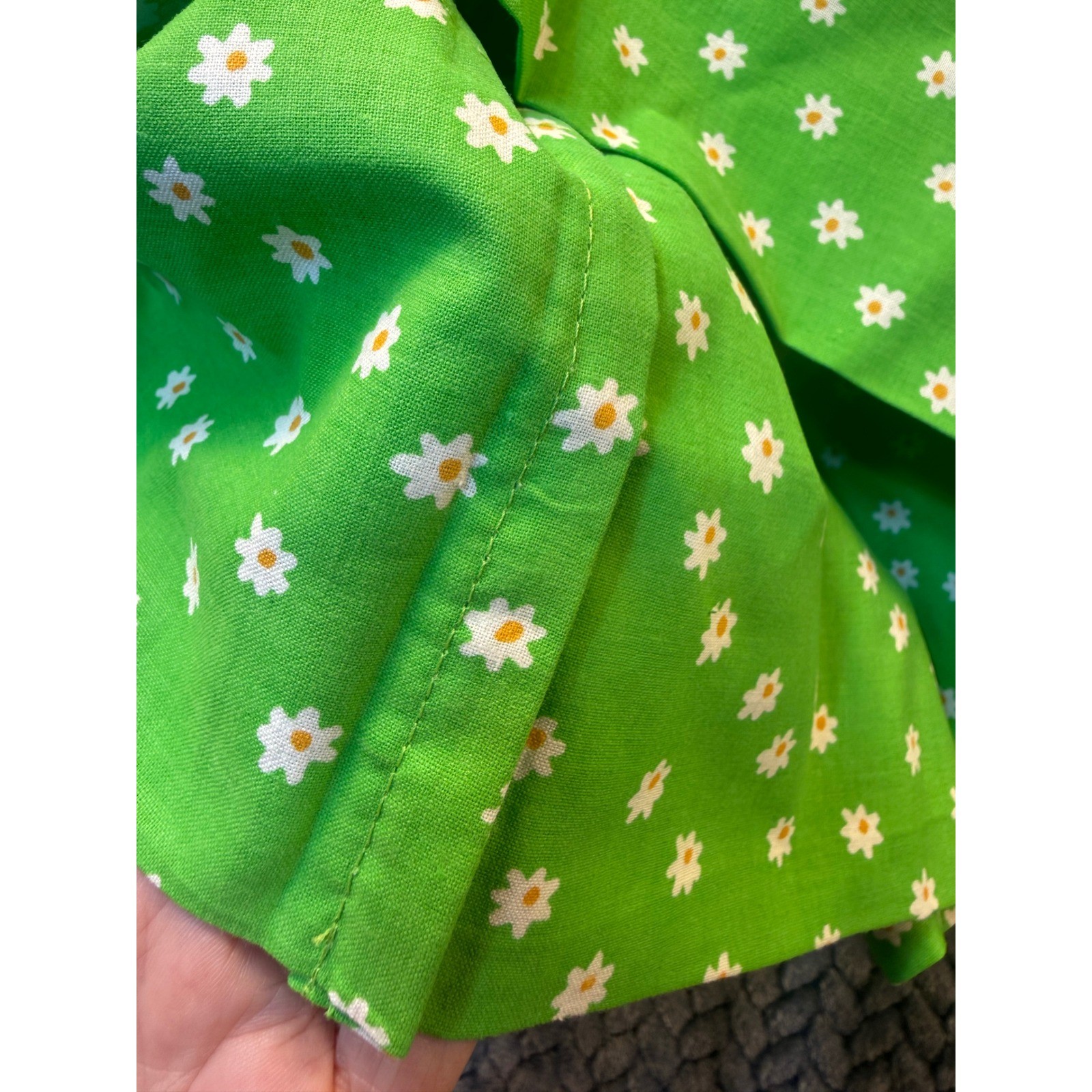 Vintage Set of 4 Handmade Pillow Cases Daisies Bright Green Floral MOD 60s 70s