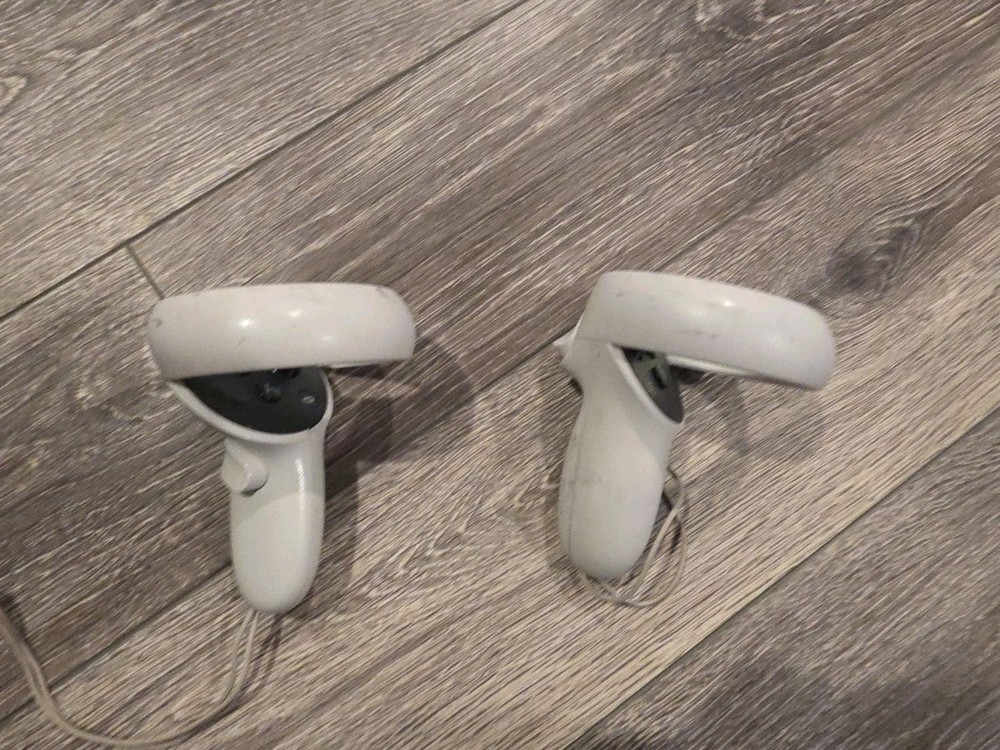Meta Oculus Quest 2 With Controllers And Extenders - White