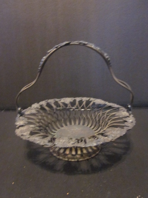 ANTIQUE SILVER PLATED SMALL FRUIT BASKET GRAPE DESIGN CROWN CROSSED KEY HALLMARK