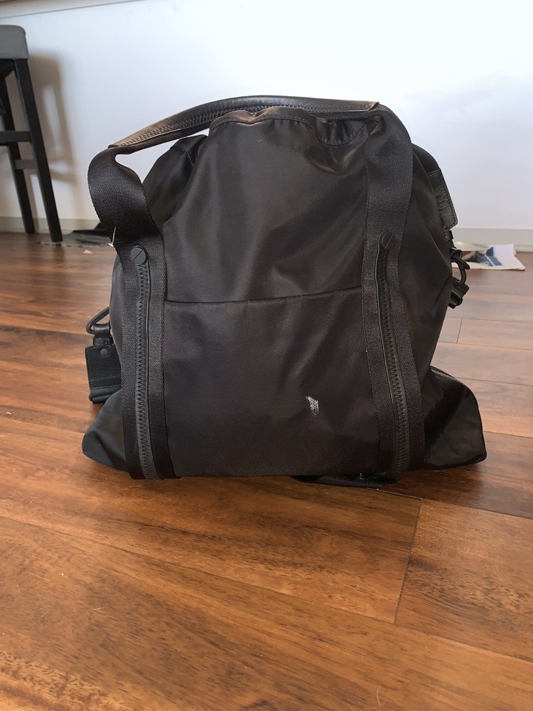 Cole Haan Black Shoulder Bag Adjustable Strap Drawstring With Inner Pockets 073