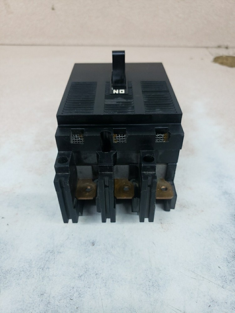 1) Square D 992320 20 Amp Circuit Breaker