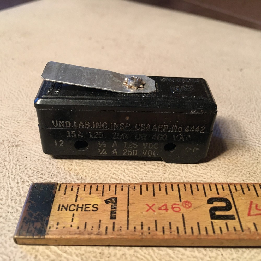 Und Lab Microswitch BZ-2RL19-D4, NOS