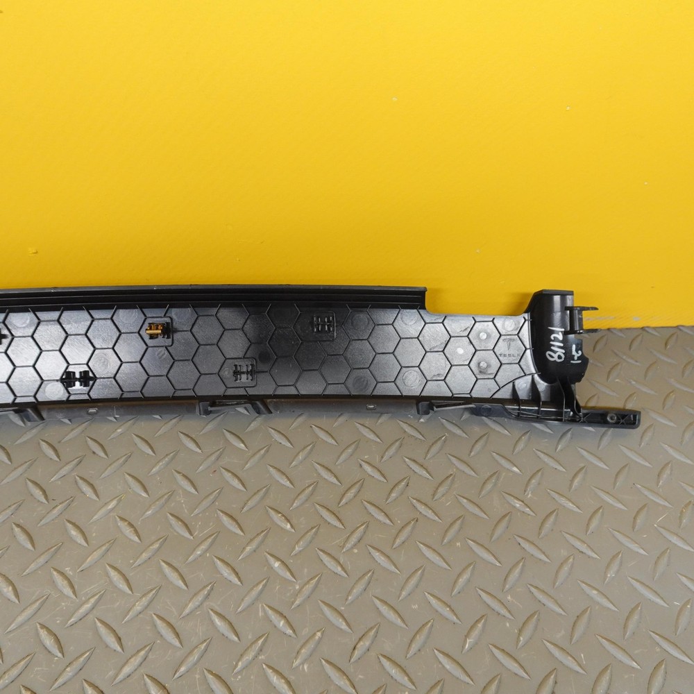 2016-2020 TESLA MODEL X RIGHT SIDE SPINE PLASTIC RACETRACK OEM 1105135-00-D