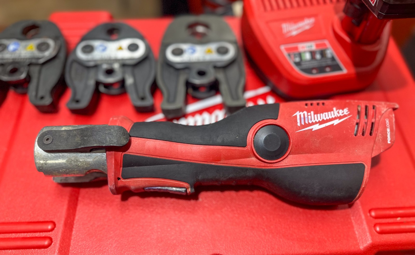 MILWAUKEE M12 FORCE LOGIC PRESS TOOL KITH WITH JAWS M/2473-20