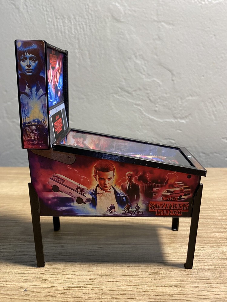 1:12 Scale Replica “Stranger Things” Pinball Machine Mini Model Keepsake Trophy