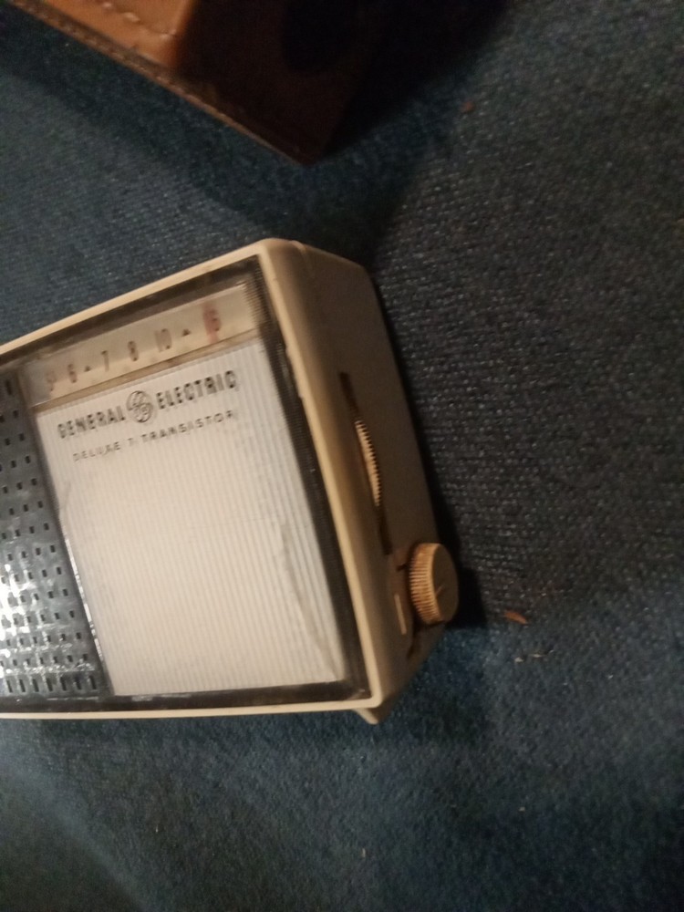 GE General Electric AM Seven Transistor Radio , Untested